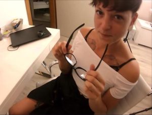 MiaSonne Porno Video: Vollgespri**t ins Büro